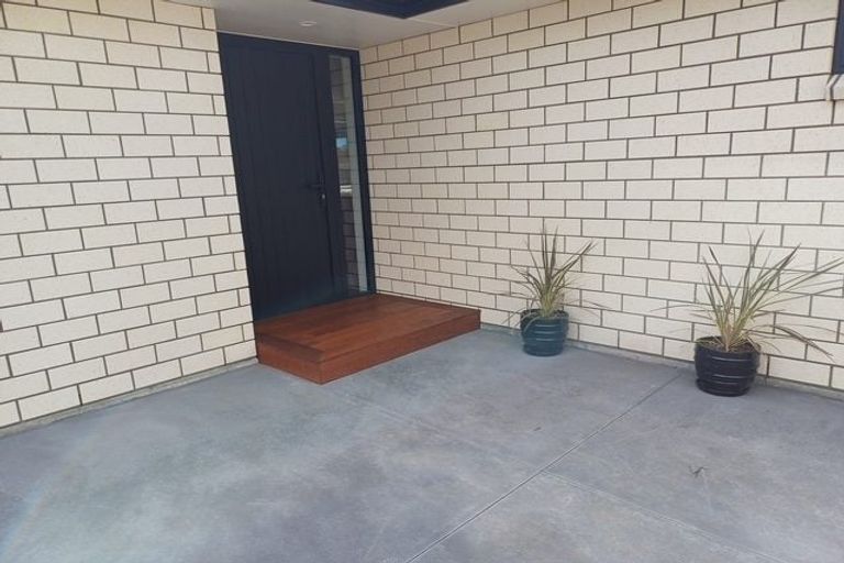 Photo of property in 2b Sandel Rise, Merrilands, New Plymouth, 4312