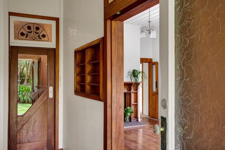 Photo of property in 44 Carrington Street, Lower Vogeltown, New Plymouth, 4310