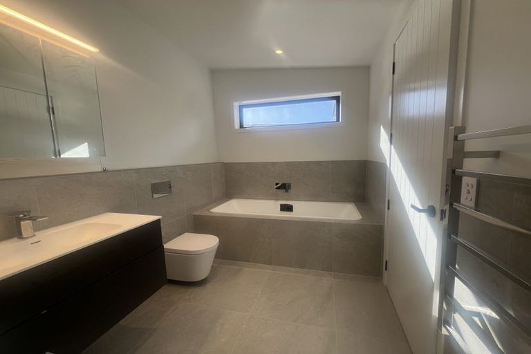 Photo of property in 4 Red Deer Rise, Kelvin Heights, Queenstown, 9300