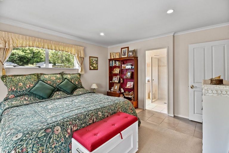 Photo of property in 15 Trossach Place, Wattle Downs, Auckland, 2103