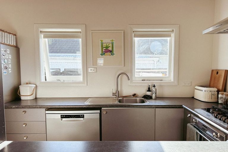 Photo of property in 104 Parkers Road, Tahunanui, Nelson, 7011