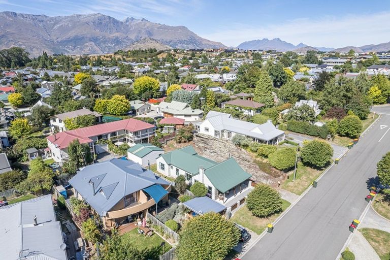Photo of property in 24 Cornwall Street, Arrowtown, 9302