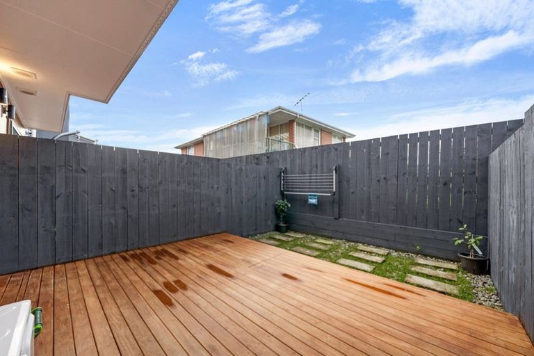 Photo of property in 6/72 Tiraumea Drive, Pakuranga, Auckland, 2010