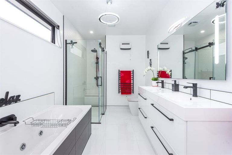 Photo of property in 5 Evelyn Crescent, Marshland, Christchurch, 8083