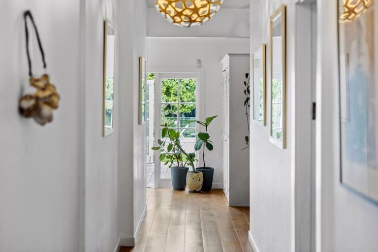 Photo of property in 16 Rossgrove Terrace, Mount Albert, Auckland, 1025