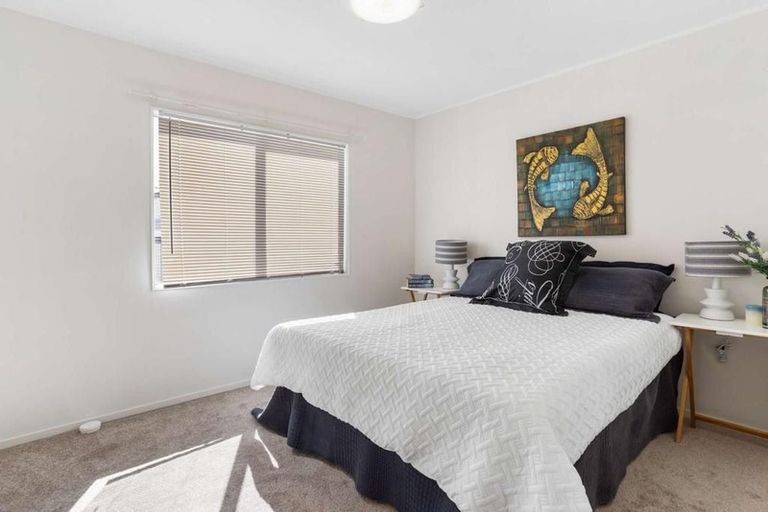 Photo of property in 2/25 Solveig Place, Randwick Park, Auckland, 2105