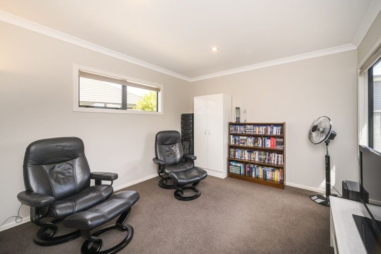 Photo of property in 48 Rosalie Terrace, Kelvin Grove, Palmerston North, 4414