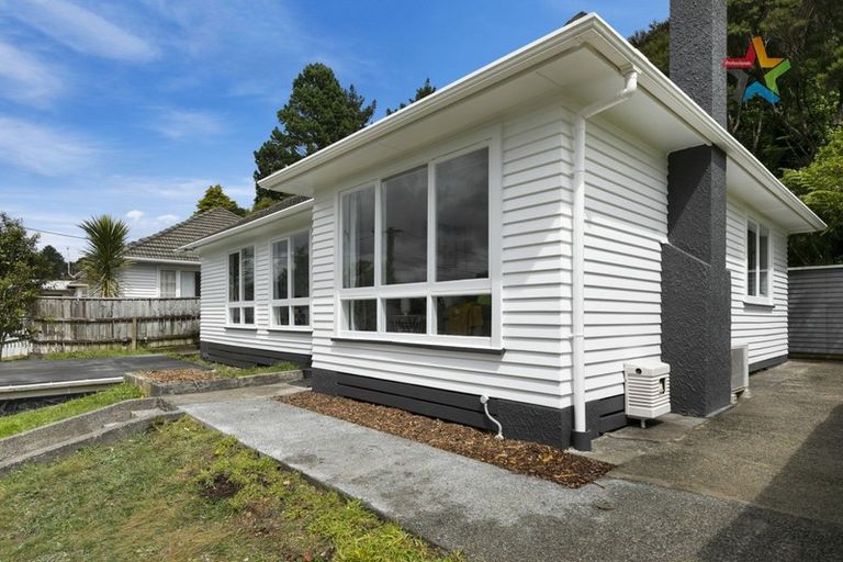 Photo of property in 165 Wellington Road, Wainuiomata, Lower Hutt, 5014