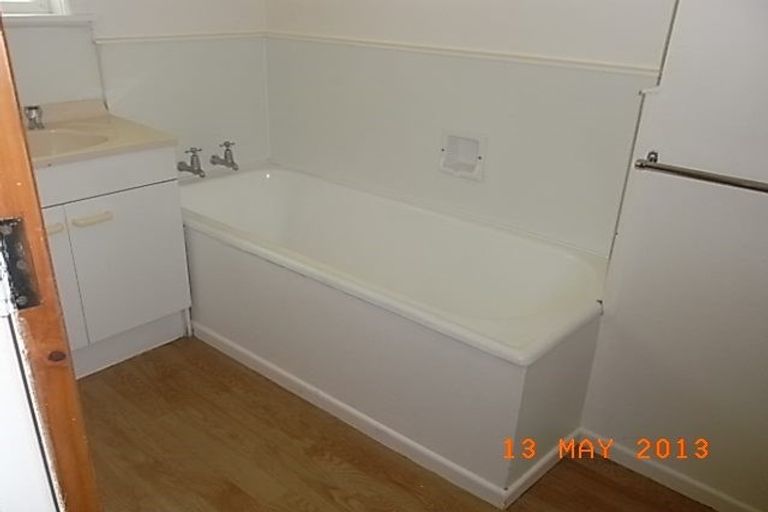 Photo of property in 18 Heath Avenue, Northcote, Auckland, 0627