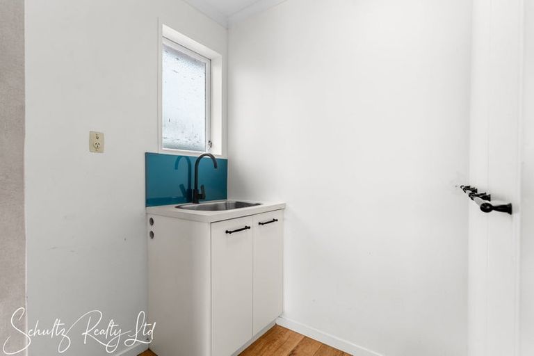 Photo of property in 9 Whaka Street, Maungaturoto, 0520