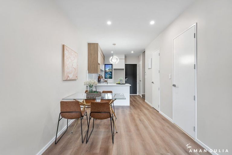 Photo of property in 1/93 Woodglen Road, Glen Eden, Auckland, 0602