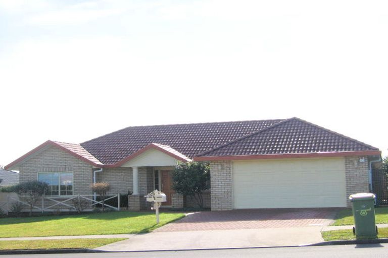 Photo of property in 24 Maghera Drive, East Tamaki Heights, Auckland, 2016