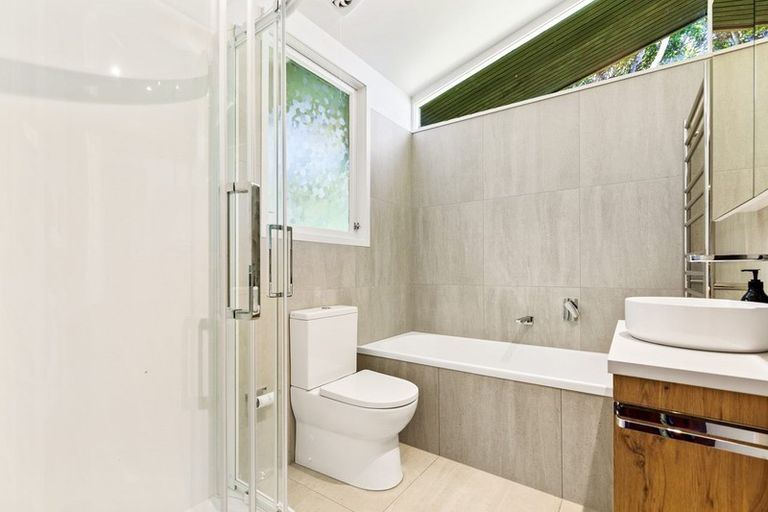 Photo of property in 10 Rangiwai Road, Titirangi, Auckland, 0604