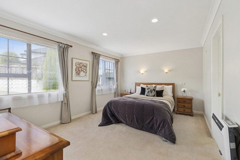 Photo of property in 10 Joseph Banks Drive, Whitby, Porirua, 5024