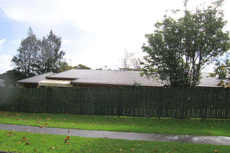 Photo of property in 60 Kurnell Drive, Botany Downs, Auckland, 2010