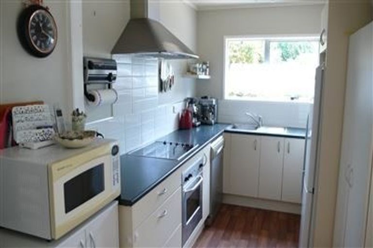 Photo of property in 1/23 Pavola Grove, Glenfield, Auckland, 0629