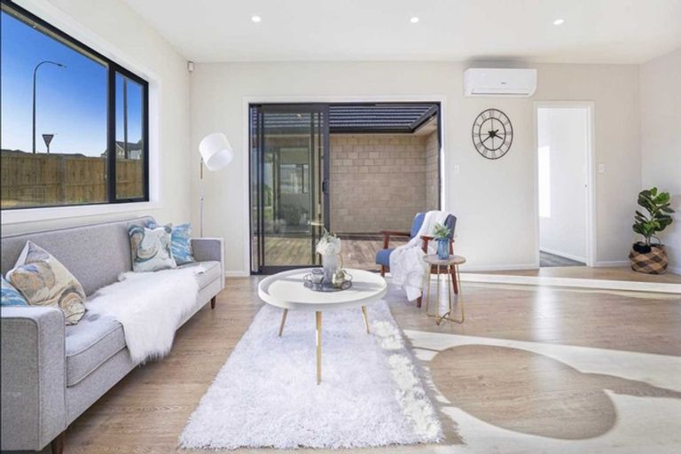 Photo of property in 1 Waikaka Place, Rototuna North, Hamilton, 3210