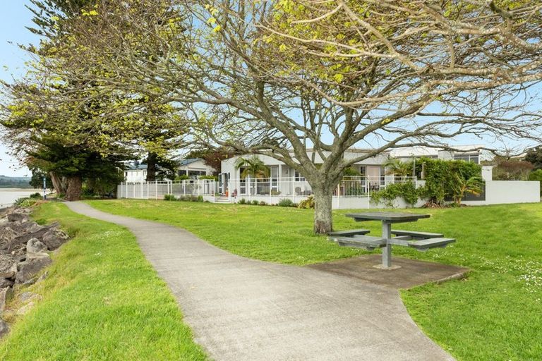 Photo of property in 18 Beach Grove, Omokoroa, 3114