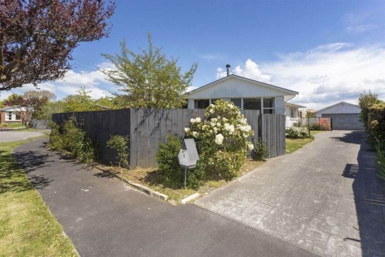 Photo of property in 5 Pimlico Place, Bishopdale, Christchurch, 8053