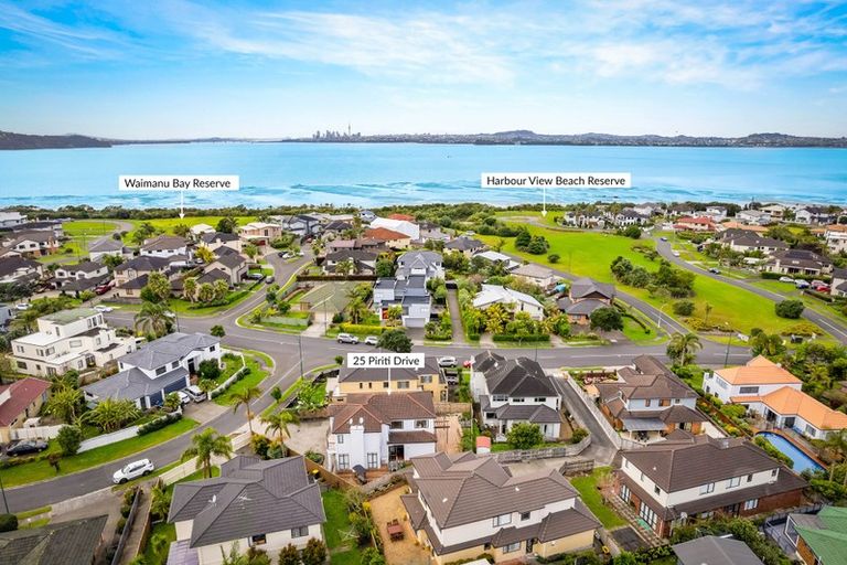 Photo of property in 25 Piriti Drive, Te Atatu Peninsula, Auckland, 0610