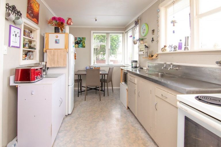 Photo of property in 10 Belfast Place, Roslyn, Palmerston North, 4414