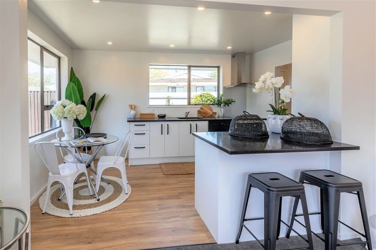 Photo of property in 1/450a Harewood Road, Harewood, Christchurch, 8051