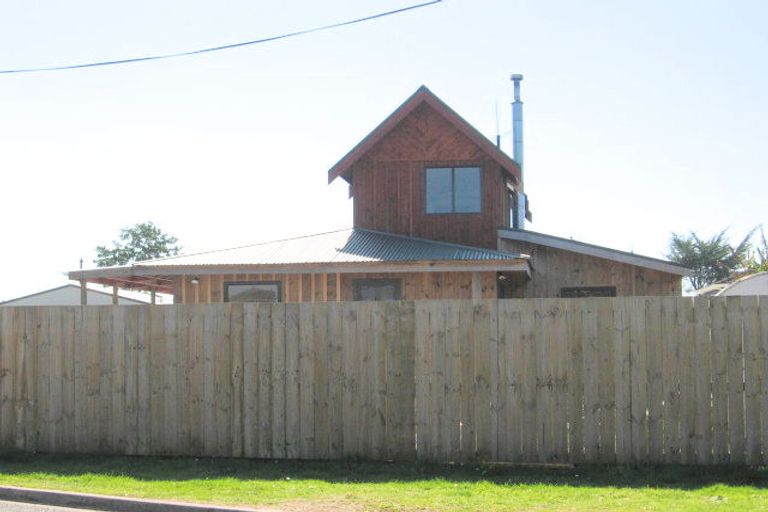 Photo of property in 10 Annette Place, Whitianga, 3510