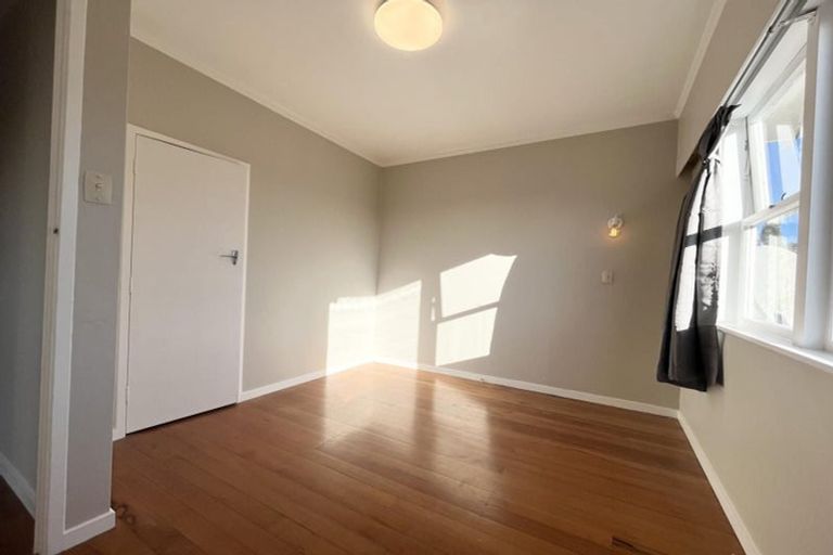 Photo of property in 15 Pleasant Road, Glen Eden, Auckland, 0602