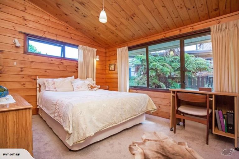 Photo of property in 18 John Dee Crescent, Red Beach, 0932