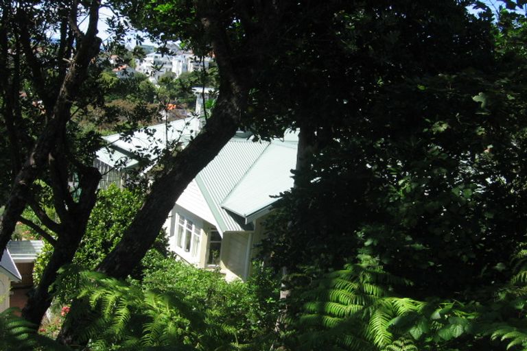 Photo of property in 11 Mariri Road, Kelburn, Wellington, 6012