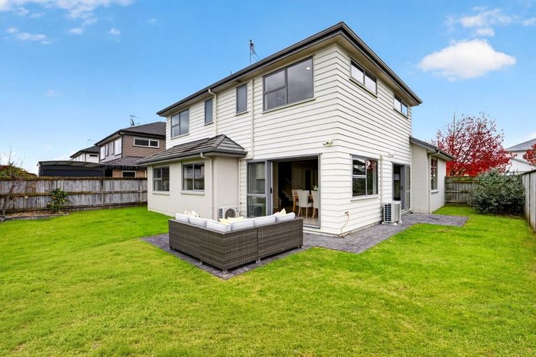 Photo of property in 28 Pickaberry Avenue, Karaka, Papakura, 2113