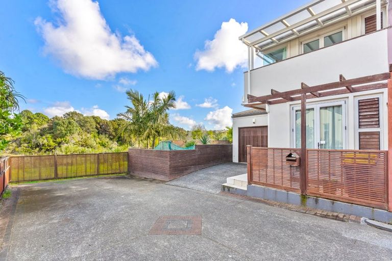 Photo of property in 11f Clearwater Cove, West Harbour, Auckland, 0618