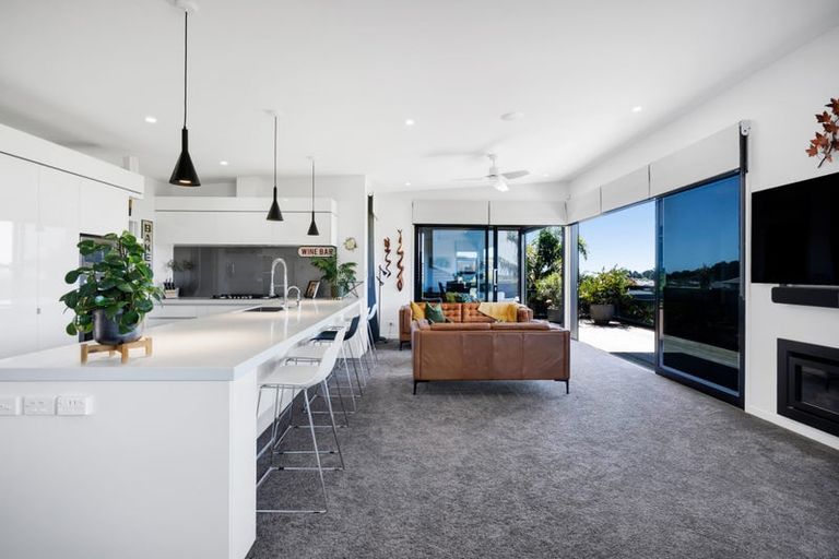 Photo of property in 15 Links Drive, Waiwhakaiho, New Plymouth, 4312