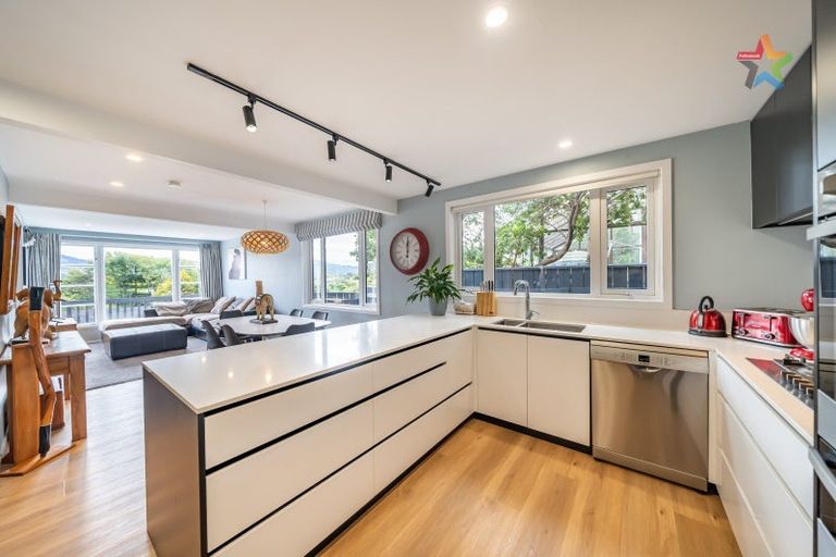 Photo of property in 27 Wyndrum Avenue, Waterloo, Lower Hutt, 5011