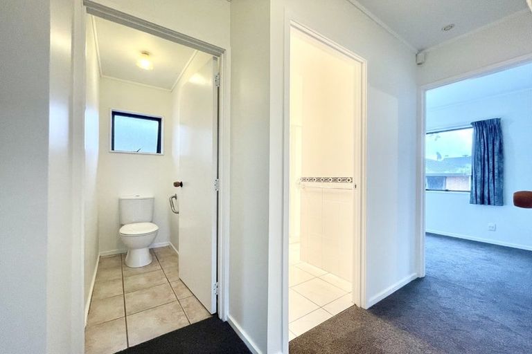 Photo of property in 1/17 Orchid Place, Te Atatu South, Auckland, 0610