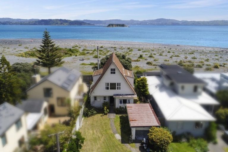 Photo of property in 24 Pukatea Street, Eastbourne, Lower Hutt, 5013