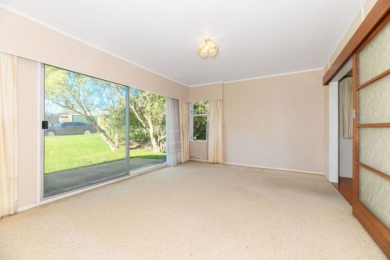 Photo of property in 92 Colwill Road, Massey, Auckland, 0614