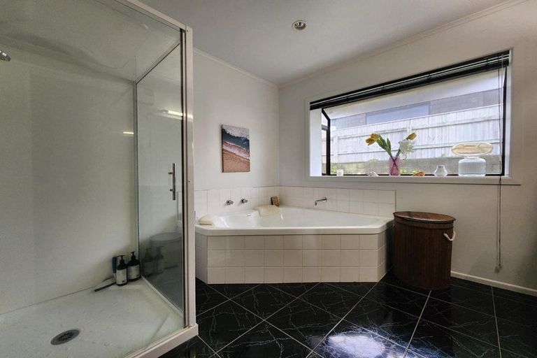 Photo of property in 8b Julian Place, Westown, New Plymouth, 4310