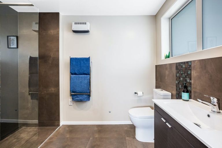 Photo of property in 64a Mana View Road, Paremata, Porirua, 5026