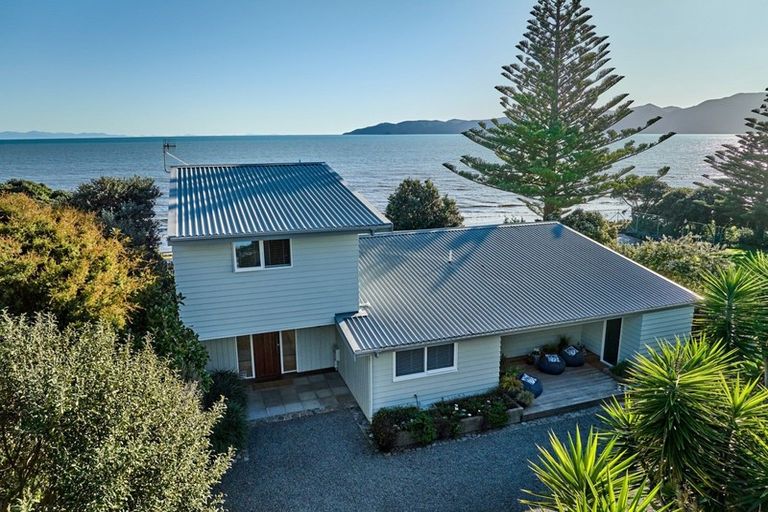 Photo of property in 18 Arawa Street, Raumati Beach, Paraparaumu, 5032
