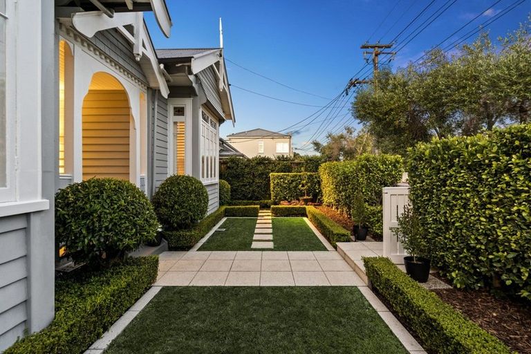 Photo of property in 23 Cheltenham Road, Devonport, Auckland, 0624