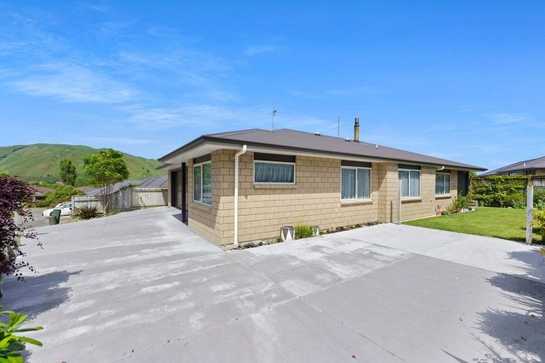 Photo of property in 5 Tauhou Place, Waikanae, 5036