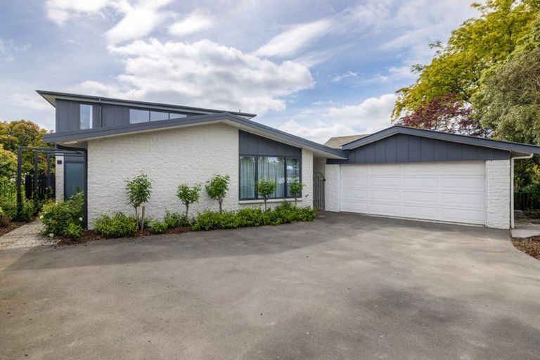 Photo of property in 16 Brackendale Place, Burnside, Christchurch, 8041