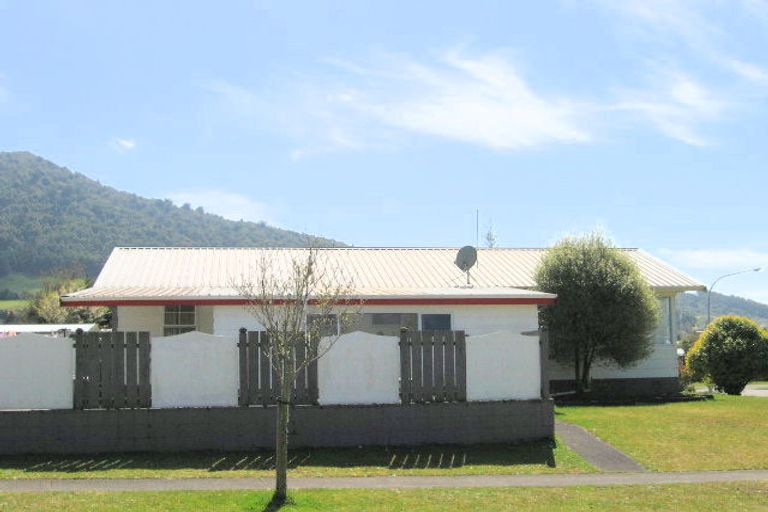 Photo of property in 15 Diamond Street, Pukehangi, Rotorua, 3015
