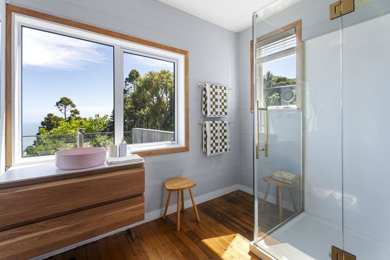 Photo of property in 41 Te Ahuahu Road, Piha, New Lynn, 0772