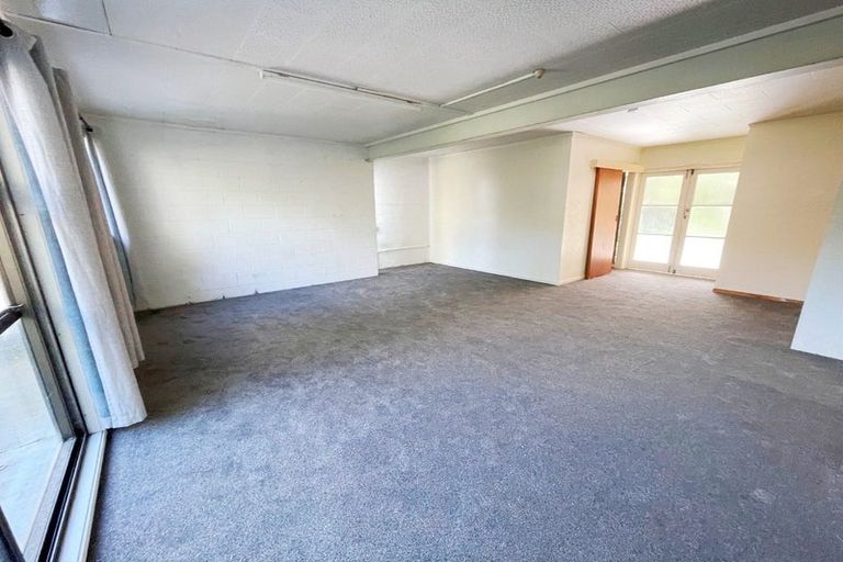 Photo of property in 60b Te Atatu Road, Te Atatu South, Auckland, 0610