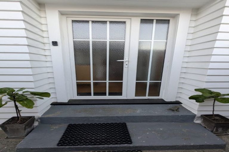 Photo of property in 80a Lyall Parade, Lyall Bay, Wellington, 6022