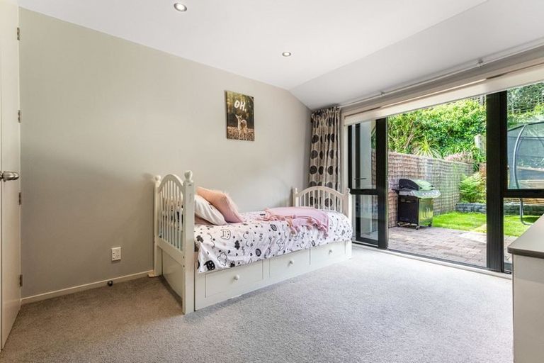 Photo of property in 5/8 Tobago Place, Sunnynook, Auckland, 0620