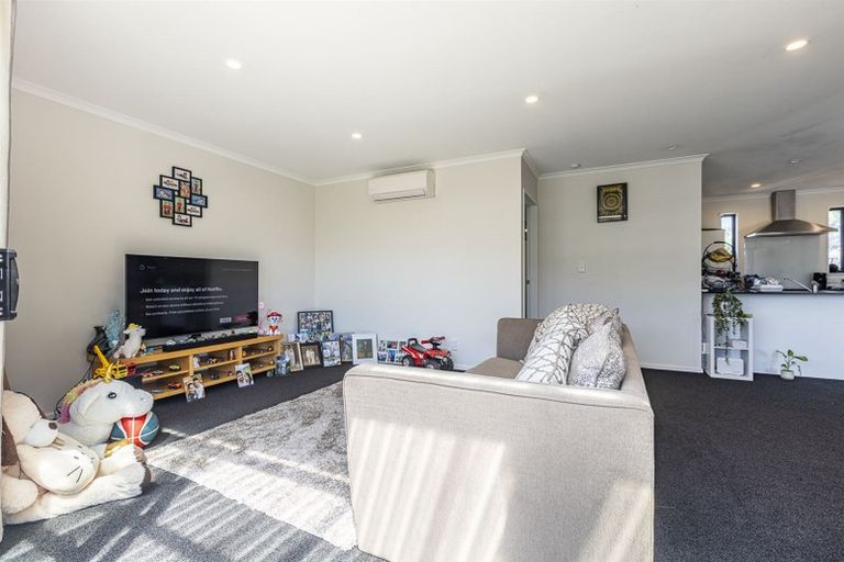 Photo of property in 46 Exeter Crescent, Takaro, Palmerston North, 4412