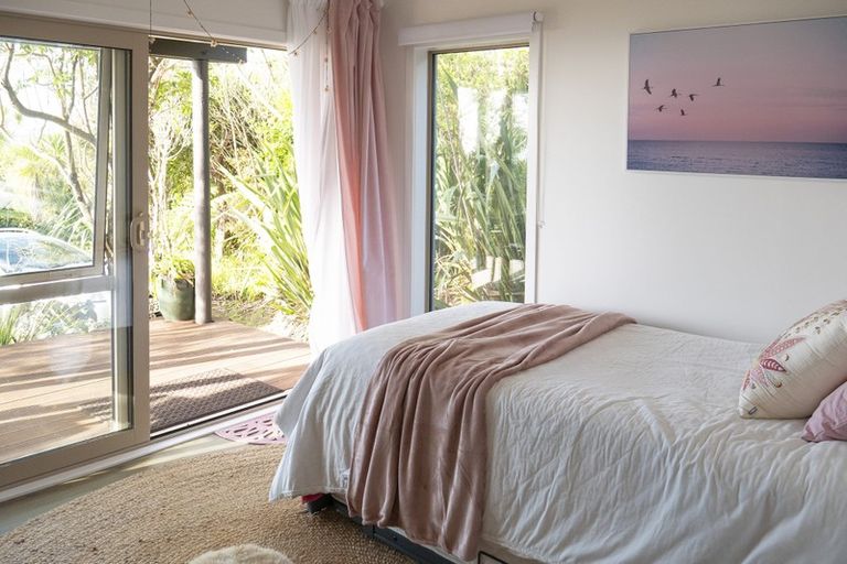 Photo of property in 14 Log Race Road, Piha, New Lynn, 0772